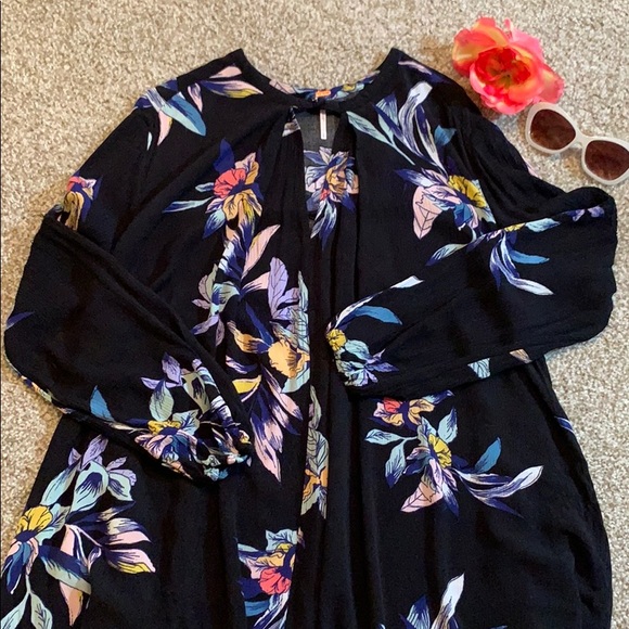 Free People Navy with floral print Tunic NWOT - Picture 2 of 5